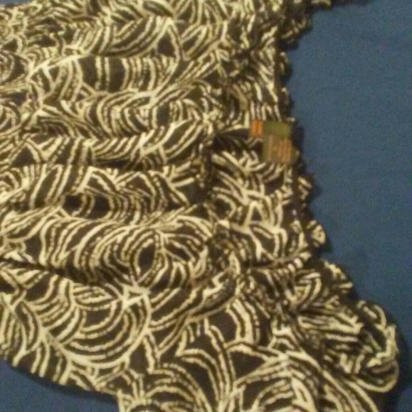 Black and white small blouse - Picture 2 of 5